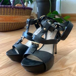 Strapped Guess pumps so 6 1/2